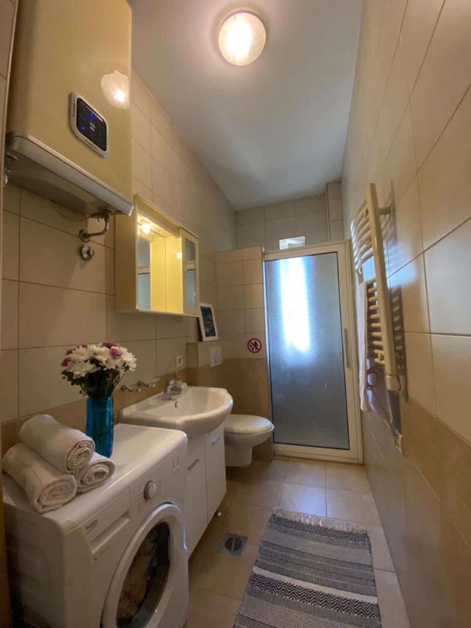 Stylish King Downtown Apartamento Podgorica Exterior foto